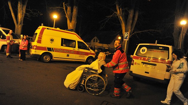 Nvrat evakuovanch pacient do havlkobrodsk nemocnice (20. 11. 2014)