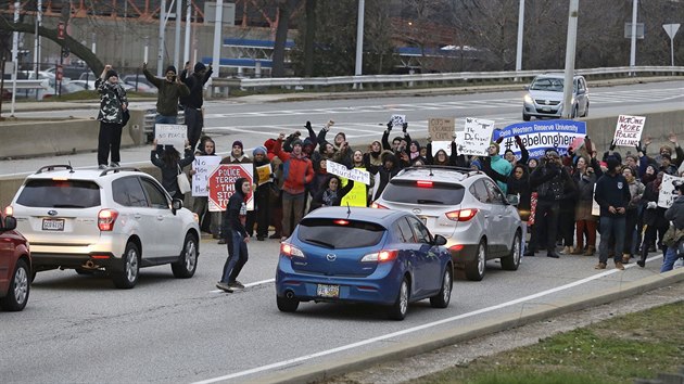 Demonstrace v Clevelandu kvli zastelen ernoskho chlapce Tamira Rice. (27. listopad 2014)