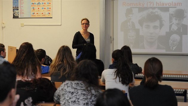 O Romech v úterý debatovala padesátka student jirkovského gymnázia.