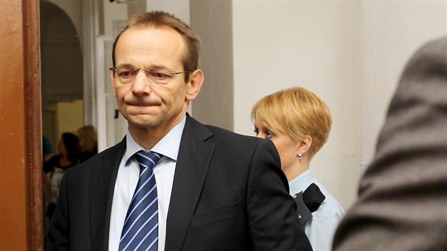 Bval zpravodajec Jan Pohnek ped zatkem jednn Obvodnho soudu pro Prahu 1. (20. listopadu 2014)