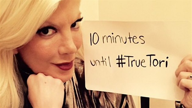 Tori Spellingov nevynech jedinou pleitost, aby upoutala na svou reality show True Tori.