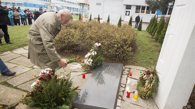 Pietn akt u pomnku obtem tragdie v Mesitu pipomnl ticet let star udlosti.