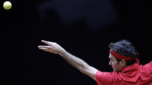 vcarsk tenista Roger Federer v zpase Galem Monfilsem z Francie ve finle Davis Cupu.