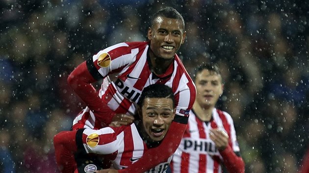 Fotbalist PSV Eindhoven se raduj z glu.