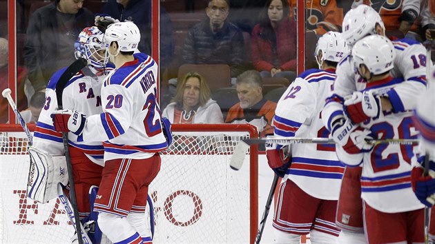 Hokejist New Yorku Rangers slav vhru ve Philadelphii.