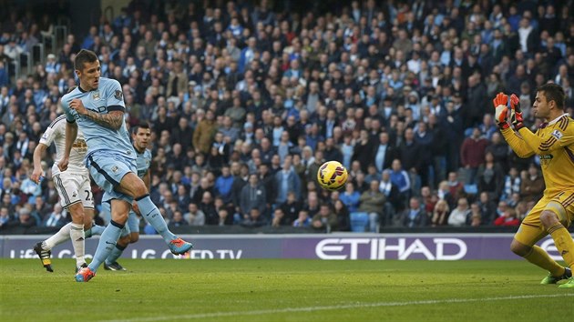 GL. Stevan Joveti z Manchesteru City pekonv glmana Swansea.