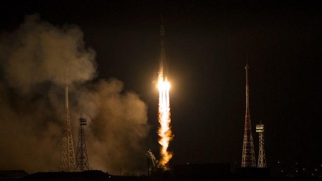 Start lodi Sojuz s temi novmi leny posdky ISS 23. 11. 2014.