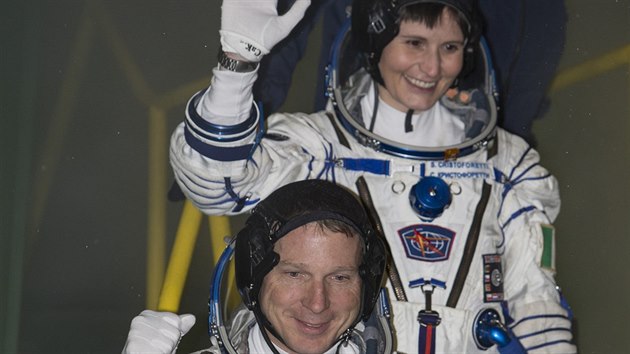 Nov tlenn posdka ISS. Samantha Cristoforettiov (ESA), Terry Virts (NASA), Anton kaplerov (Roskosmos)