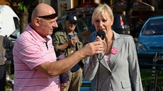 Primátorka Děčína Marie Blažková při předvolební kampani Primátorka Děčína Marie Blažková při předvolební kampani