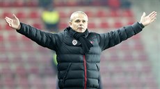 Sparťanský trenér Vítězslav Lavička při utkání s Neapolí. Sparťanský trenér Vítězslav Lavička při utkání s Neapolí.