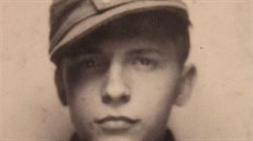 Adolf Krka pi nástupu do wehrmachtu v roce 1943.