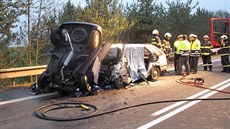 Nehodou citroënu a felicie nedaleko Českých Budějovic nepřežili tři lidé. Nehodou citroënu a felicie nedaleko Českých Budějovic nepřežili tři lidé.