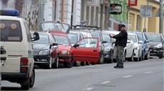 Policisté Konvovu ulici uzaveli, aby mohl pyrotechnik podezelou krabiku provit. Ilustraní snímek