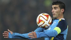 Jose Antonio Reyes ze Sevilly si zpracovává míč. Jose Antonio Reyes ze Sevilly si zpracovává míč.