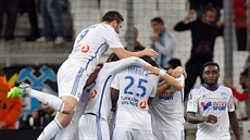 Fotbalisté Marseille slaví gól.