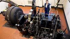 Petr Nedomlel pracuje v elektrárně jako údržbář, strojník a správce. Bydlí v ní... Petr Nedomlel pracuje v elektrárně jako údržbář, strojník a správce. Bydlí v ní...
