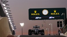Lewis Hamilton bhem kvalifikace na okruhu v Abú Zabí