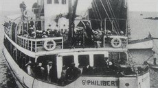 Saint-Philibert s palubami přeplněnými lidmi Saint-Philibert s palubami přeplněnými lidmi
