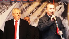 Prezident Miloš Zeman a rektor Univerzity Karlovy Tomáš Zima při proslovu na... Prezident Miloš Zeman a rektor Univerzity Karlovy Tomáš Zima při proslovu na...