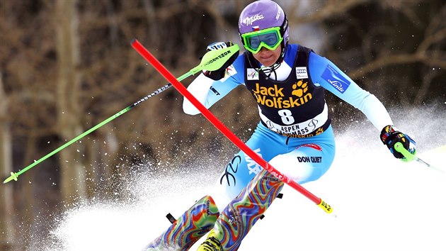 rka Strachov na trati slalomu v Aspenu.