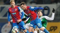 Zleva Václav Procházka a Ondřej Vaněk z Plzně, za nimi vpravo Martin Pospíšil z... Zleva Václav Procházka a Ondřej Vaněk z Plzně, za nimi vpravo Martin Pospíšil z...