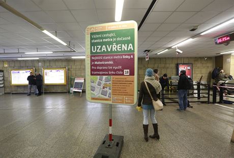 Uzavírka stanice metra Staromstská (5. prosince 2014)