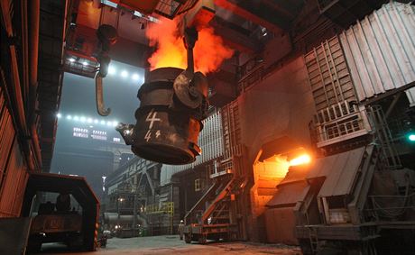 Mezi nejvtí ocelárny patí tinecké elezárny (na snímku) a ArcelorMittal Ostrava. Ilustraní snímek 