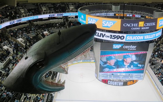 Hokejistm San Jose Sharks se ve vlastní hale nedaí.