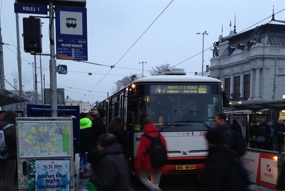 Brnnský dopravní podnik nasadil vechny záloní autobusy, které nahradily...