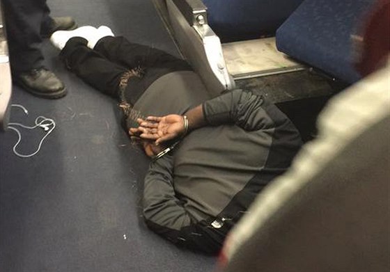 Policie zadrela podezelého z pobodání nkolika lidí ve vlaku ve stát...