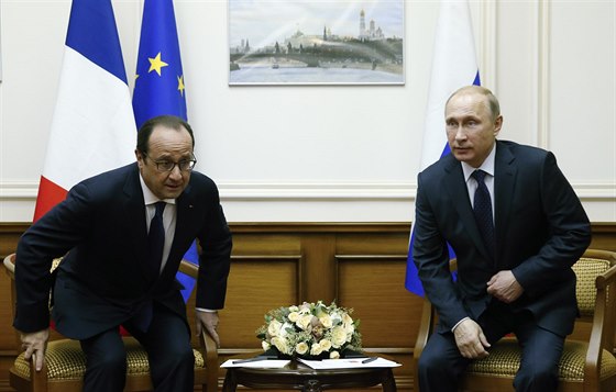 Ruský prezident Vladimir Putin s francouzským prezidentem Françoisem Hollandem,...