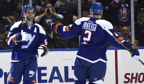 Frans Nielsen (vlevo) v dresu New York Islanders