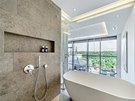 Koupelna nabízí úchvatný výhled pímo z vany, v pípad poteby soukromí lze