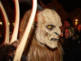 Starovká tradice Krampuslaf, tedy prvod hrzu nahánjících krampus,...