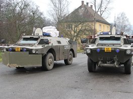 Obrnné transportéry policie, které dovezly pyrotechniky k muninímu skladu...