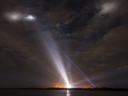 Pohled na oblast startu Orionu ukazuje, e se mraky zaínají trhat.