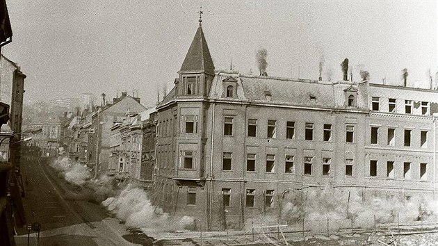 23. nora 1980 ve 13 hodin padlo na tehdej Fukov, dnes masarykov ulici najednou 19 dom. Dodnes je to nejvt odstel v esku.