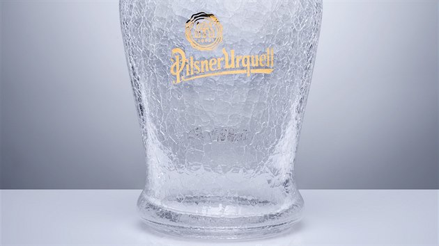 Do draby na iDNES.cz pjde deset uniktnch pivnch lahv Pilsner Urquell od designrky Miroslavy Kupkov. Vtek poputuje opt na konto Centra Paraple.