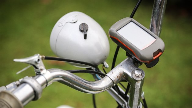 Moped, na kterm cestovatel projedou kus ernho kontinentu, je opaten i navigac GPS.