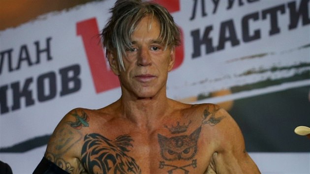 Mickey Rourke ped zpasem hodn trnoval a shodil 16 kilo.