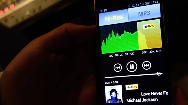Aplikace pro pedvádní rozdíl mezi MP3 a FLAC ve vysokém rozliení umouje...