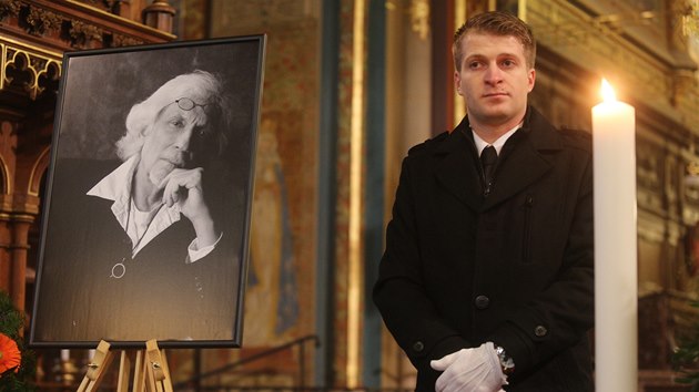 Z posledního rozloučení s Petrem Hapkou (Praha, Vyšehrad, 4. 12. 2014)