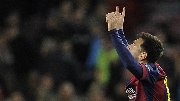 Lionel Messi z FC Barcelona slav svj gl v derby s Espaolem.