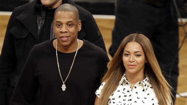 Jay-Z a Beyonc na basketbalovm zpase Brooklyn Nets a Cleveland Cavaliers (New York, 8. prosince 2014)