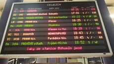 V Moravskoslezském kraji nabírají vlaky obrovská zpodní. Na fotografii tabule...