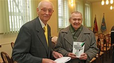 Autor publikace Hořké vzpomínání Rostislav Sochorec (vlevo) s Jiřím Havlíčkem, Autor publikace Hořké vzpomínání Rostislav Sochorec (vlevo) s Jiřím Havlíčkem,