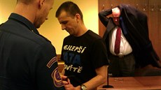 Obžalovaný Jiří Stehlík u Krajského soudu v Hradci Králové. (1. 12. 2014) Obžalovaný Jiří Stehlík u Krajského soudu v Hradci Králové. (1. 12. 2014)