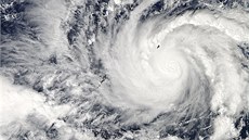 K filipínským behm se blíí tajfun Hagupit (4. prosince 2014)