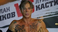 Mickey Rourke ped zápasem hodn trénoval a shodil 16 kilo.