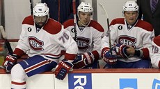 P. K. Subban (vlevo) skáe na led, aby posílil obranu Montrealu.